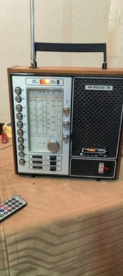 Radio antigua Meridian Foto 1 de 4