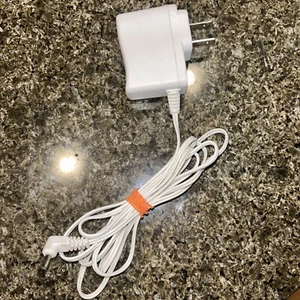 3YE SWITCHING ADAPTER  GQ06-050100-CU  5V  1A - Picture 1 of 3