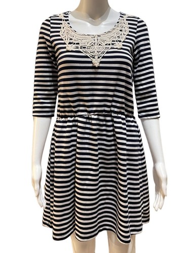 VETEMENTS Abito a righe blu navy e bianco elastico in vita manica 3 4 uncinetto pizzo accento Y2K