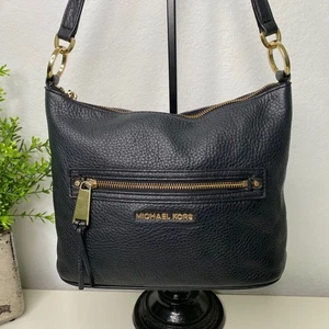 Bolso de hombro Michael Kors Lupita mediano de cuero negro con cremallera superior - Imagen 1 de 15