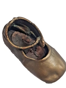 Zapato de bebé Mary Jane vintage antiguo de bronce sumergido 1922 - Imagen 1 de 6