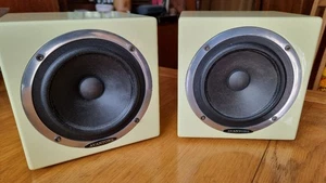 Avantone MixCubes Passive (Pair) - Buttercream - Picture 1 of 8