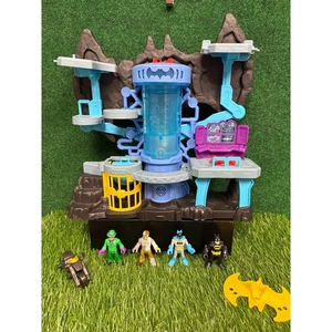 Fisher-Price Imaginext DC Super Friends Bat-Tech Batcave playset w/ Figures - Picture 1 of 7