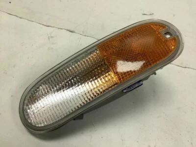 VOLKSWAGEN BEETLE GLS 2002-2005 FRONT LEFT DRIVER BUMPER MOUNTED TURN LAMP - Imagem 1 de 4