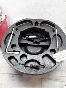 JACK W/ TOOLS AND STORAGE FOAM HATCHBACK 2006 CHEVROLET AVEO 900-7-2p - Picture 1 of 10