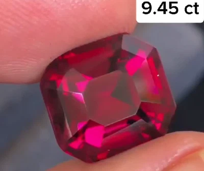 Granada Umbalita Roxa Vívida Minerada na Terra 100% Natural 9,45 ct Certificada pela AIG - Imagem 1 de 4