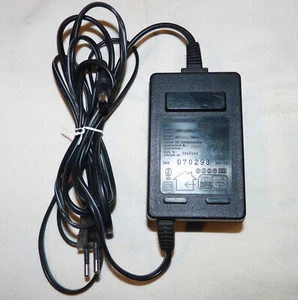 Alimentation HP C2176A - Input AC 230V / Output DC 30V 400mA - Photo 1/1