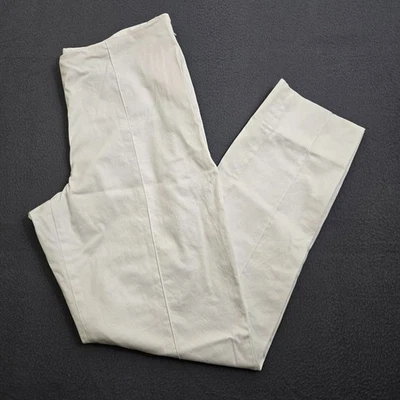 Neiman Marcus Exclusive Women 6 White Straight Leg Side Zipper Ankle Pants - Image 1 of 4