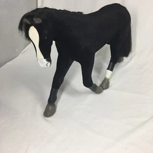 Caballo occidental de terciopelo negro American Girl para muñecas de 18" - Imagen 1 de 13