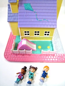VINTAGE 1993 BLUEBIRD POLLY POCKET LIGHT-UP SCHOOLHOUSE - Picture 1 of 9