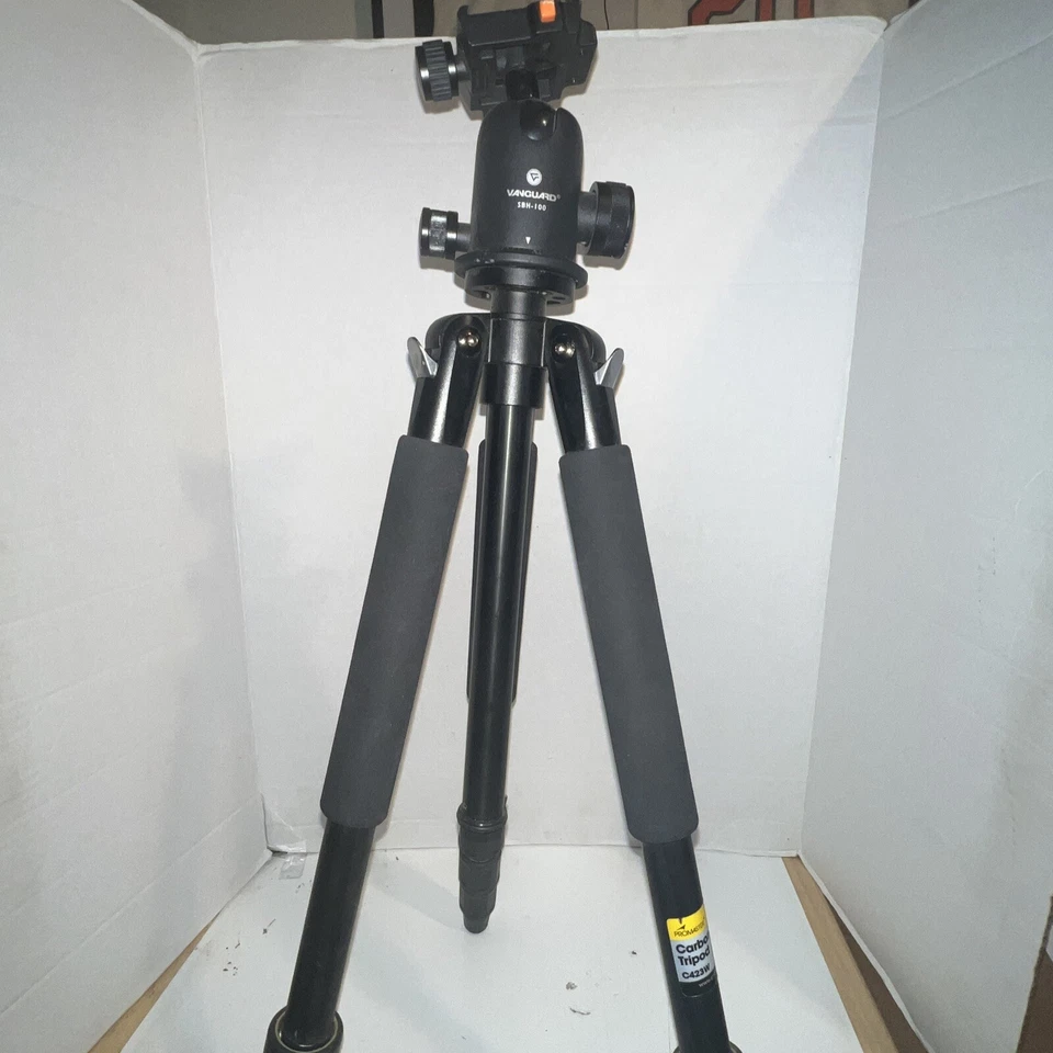 ProMaster C423W Tripod Vanguard SBH-100 Head. Great Condition - Image 1 of 4