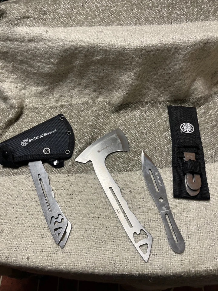 Smith & Wesson Throwing Combo Fixed Knife 3 Axes , 3 Knives Stone Washed SS  - Image 1 of 1