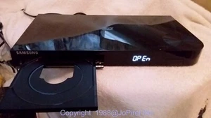 Samsung Blu-ray 3D Player BD-59FMC Fernbedienung inklusive - Bild 1 von 4