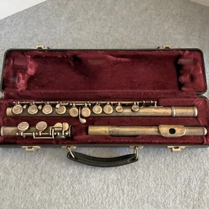 Vintage WT Armstrong ELKHART-IND 104 Flute with Hard Case SN 31 18842 (Lot C) - Picture 1 of 19