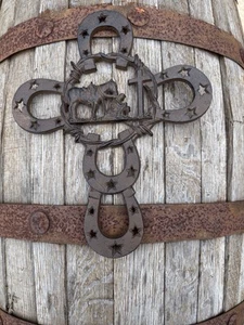 Bauernhaus Scheune Stil Hufeisen Kreuz betend Cowboy braun mit schwarz - Bild 1 von 7