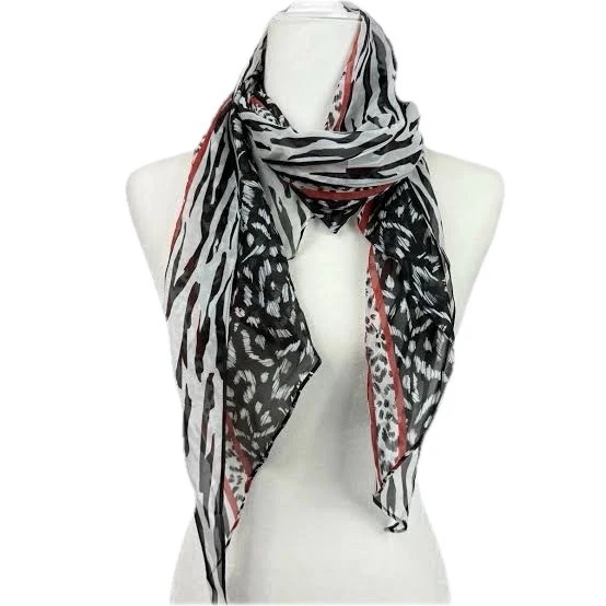 Bufanda Cabi Fable 100 % seda #4030 roja, blanca, negra usada en excelente estado sin etiqueta venta al por menor $69 Foto 1 de 4