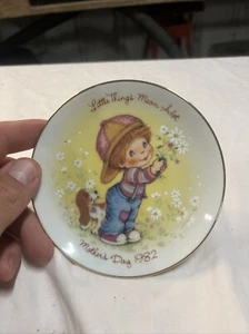 Avon 1982 Mothers Day Miniature Plate “Little Things Mean ALot” - Picture 1 of 2