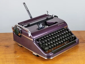 COLLECTIBLE TYPEWRITER OLYMPIA SM FROM 1960 - NO RISK WITH SHIPPING - Picture 1 of 11