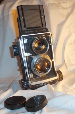 Mamiya c220 professional TLR with 80mm f2.8 Blue dot lens excellent condition. - Image 1 of 4