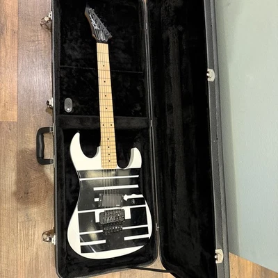 Guitarra eléctrica BC Rich Gunslinger HEMI con pastilla EMG y carcasa rígida Roadrunner Foto 1 de 4