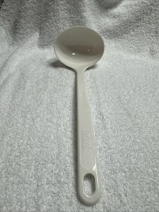 Vintage Pyrex Accessories White Solid Soup Ladle 2109 Plastic - Picture 1 of 6