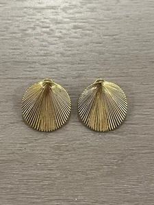 Pendientes perforados vintage de oro concha de mar MONET - Imagen 1 de 3