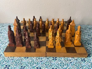 Handgeschnitztes Holz Schachspiel mit Box 32 Teile Vintage Spiel Made in South Korea - Bild 1 von 24