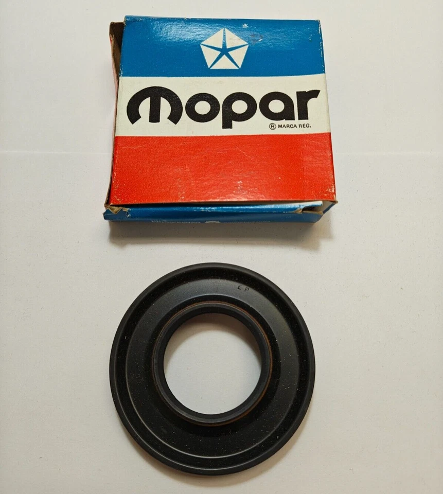 Dodge Truck 1957-1968 serie W300 W100 eje delantero sello de piñón 1791590 nuevo en stock Foto 1 de 4