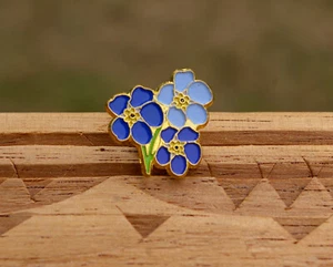 Blue Flowers Forget-Me-Nots 3/4" Gold Tone Metal & Enamel Lapel Pinback - Picture 1 of 6