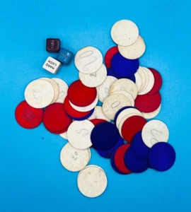54 Rare Vintage Collectable Coloured Bakelite Poker Chips/Casino/Gambling & Dice - Picture 1 of 2