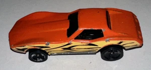 Hot Wheels 1:64 Corvette Stingray Orange Flames Malesia auto pressofusa 1975 - Foto 1 di 6