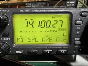 Transceptor de radioaficionado todo modo ICOM IC-706 HF/50/144 MHz - Imagen 1 de 6