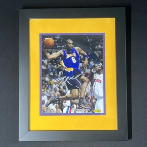 Foto colgante firmada por Kobe Bryant enmarcada LAKERS Dunking #8 ¡AUTOGRAFIADA CERTIFICADO DE AUTENTICIDAD HOLO! - Imagen 1 de 10