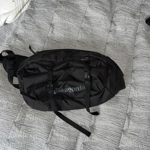 Patagonia Atom Sling Bag 8L Black - Picture 1 of 9