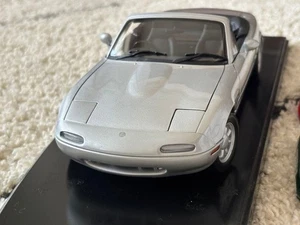 Mazda MX-5 Miata 1/18 auto pressofusa argento - Foto 1 di 15