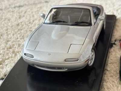 Mazda MX-5 Miata 1/18 auto pressofusa argento - Immagine 1 di 4