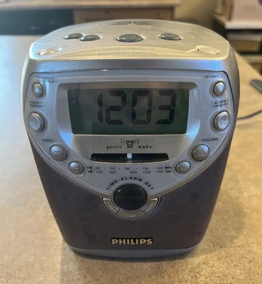 PHILIPS AJ3950 Dual Alarm Clock CD Player AM/FM Radio | TESTED & WORKING! - Image 1 of 4