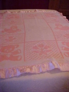 Manta para bebé vintage rosa y blanca con osos de peluche - Imagen 1 de 3