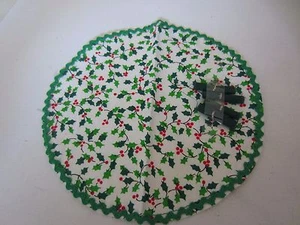 Hand-made Dollhouse Miniature Green Round Christmas 6" Tablecloth with 4 Napkins - Picture 1 of 2
