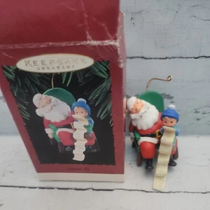 HALLMARK KEEPSAKE CHRISTMAS ORNAMENT IN BOX DREAM ON 1995 SANTA LIST - Picture 1 of 1