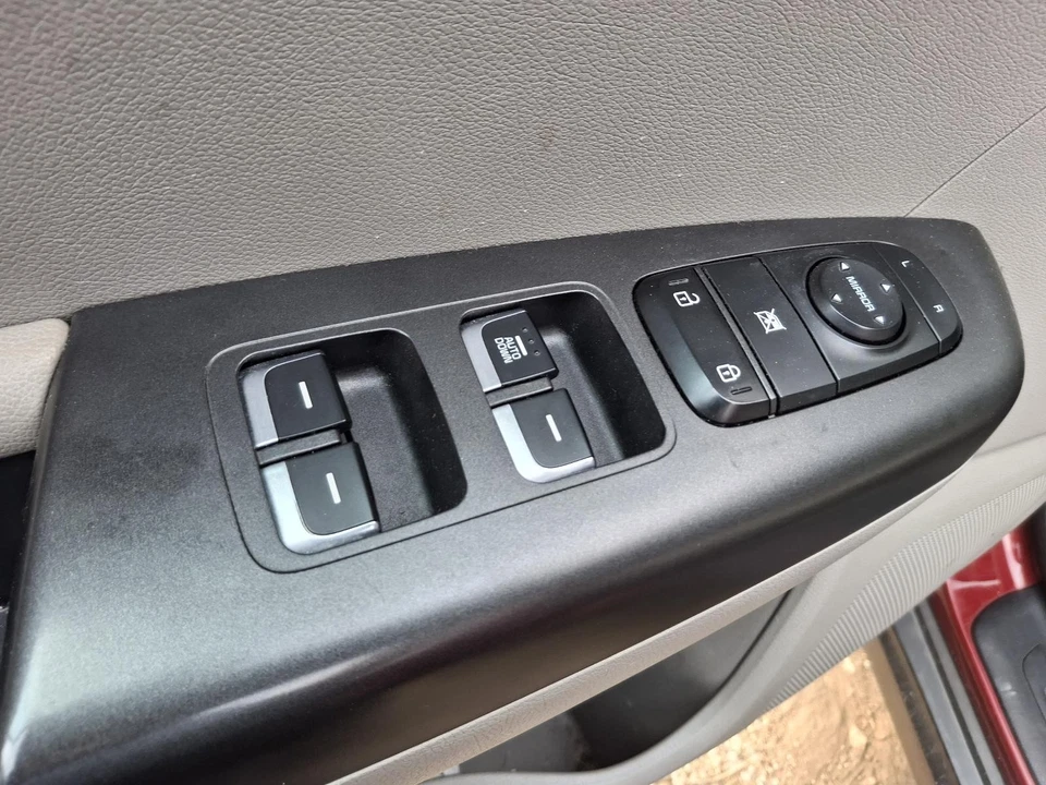 Б/у генератор переменного тока подходит: 2017 Kia Sportage 2,4 л ID 373002G051 класс A - Изображение 1 из 4