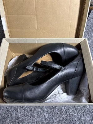 Clarks Garnit Tianna Black Heeled Shoes Women's Sz 8.5 Mary Janes Comfort Strap - Image 1 of 4