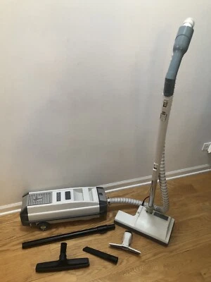 Aspiradora de bote Perfect C103 al igual que Electrolux NUEVA manguera con boquilla de alimentación Foto 1 de 4