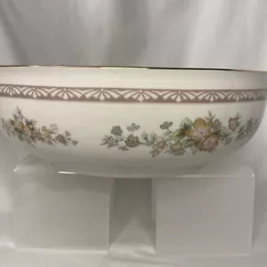 Mikasa ~ 9" Petite Bone Serving Bowl L6209 Hampton Court ~ Japan - Picture 1 of 9