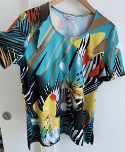 Noni B Bright Aqua Yellow Tropical Design Womens Top Tshirt Size Medium No Iron - Picture 1 of 7