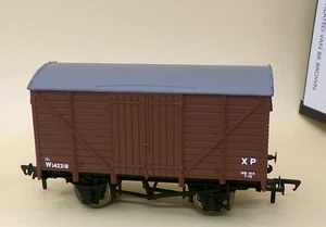 Furgoneta ventilada Bachmann 37-728 12 toneladas BR marrón vagón W142218 OO NUEVO EN CAJA (k) - Imagen 1 de 2