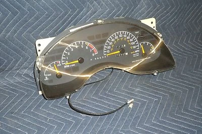 98 99 00 01 02 03 Pontiac Grand Prix Speedometer Gauge Cluster  - Image 1 of 4