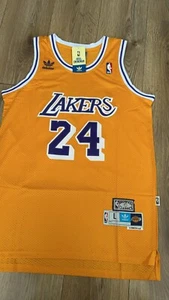 Los Angeles Lakers Kobe Bryant #24 NBA Swingman Basketball Jersey T-shirt - Picture 1 of 2