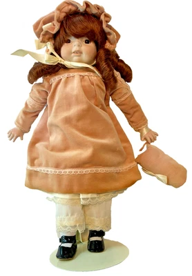 Muñeca con cuerpo de tela de vidrio con cabeza de bisque vintage de 14" con soporte Foto 1 de 4