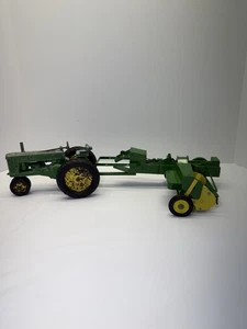 1/16 Eska John Deere 60 Traktor Bauernhof Spielzeug Original #7 mit Heuauflieger - Bild 1 von 16